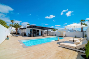 Beautiful Puerto Del Carmen Villa - 3 Bedrooms - Villa Crystal - Private Pool and Close to Amenities - Lanzarote